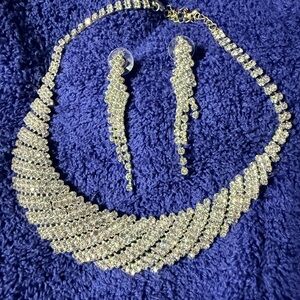 Elegant Bling & Sparkling Silver Necklace and Earring Set